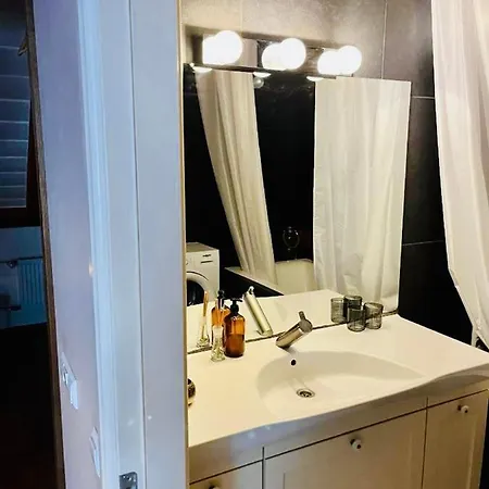 Apartman Lossi 21/23 *